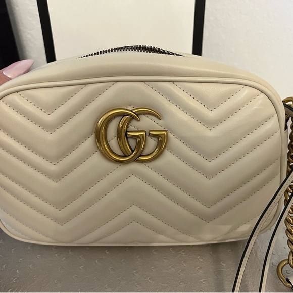 The small GG Marmont chain shoulder bag 100% Authentic - Picture 1 of 14